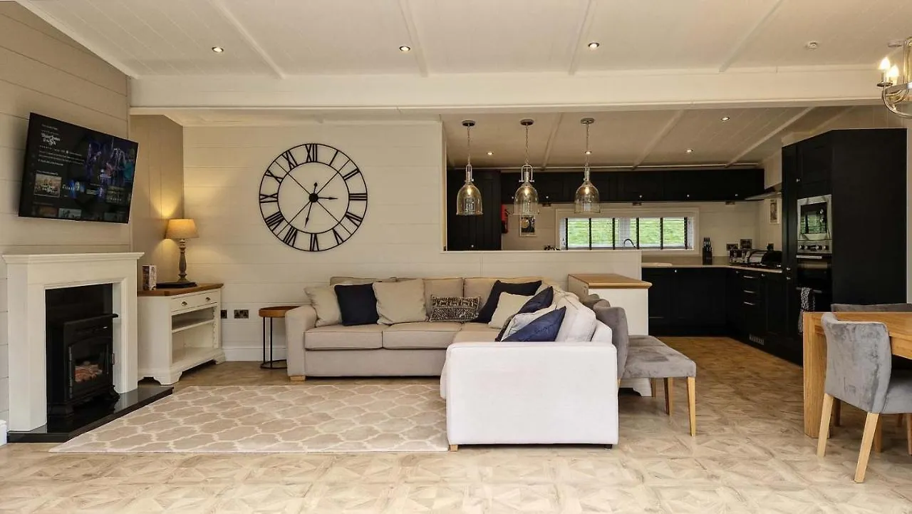 High Oaks Grange - Contemporary Lodges 피커링