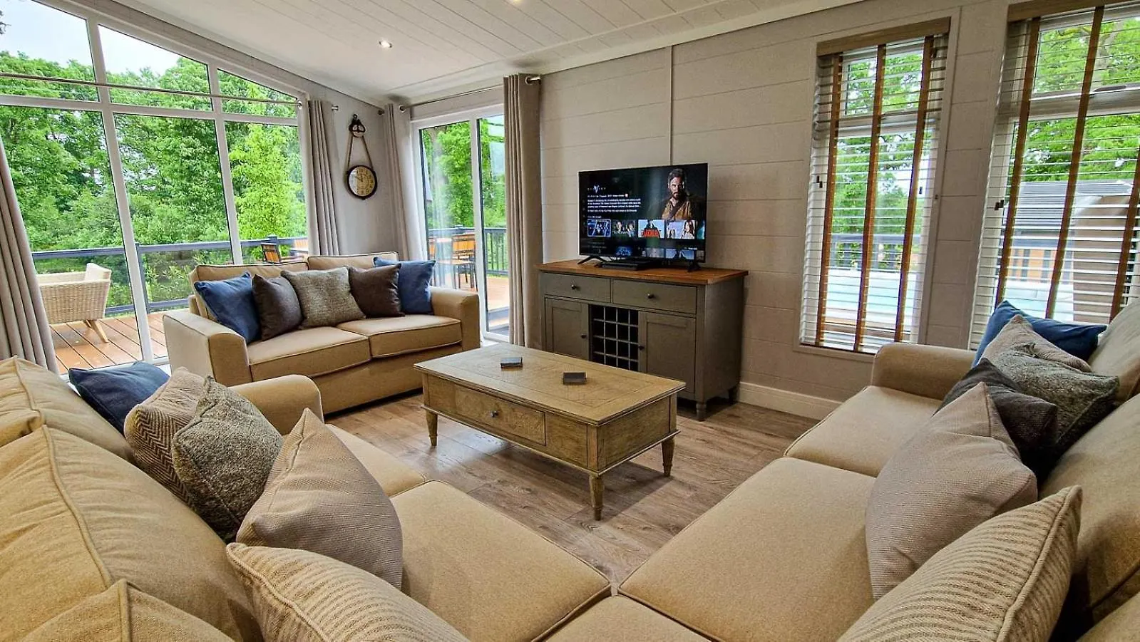 High Oaks Grange - Contemporary Lodges 피커링