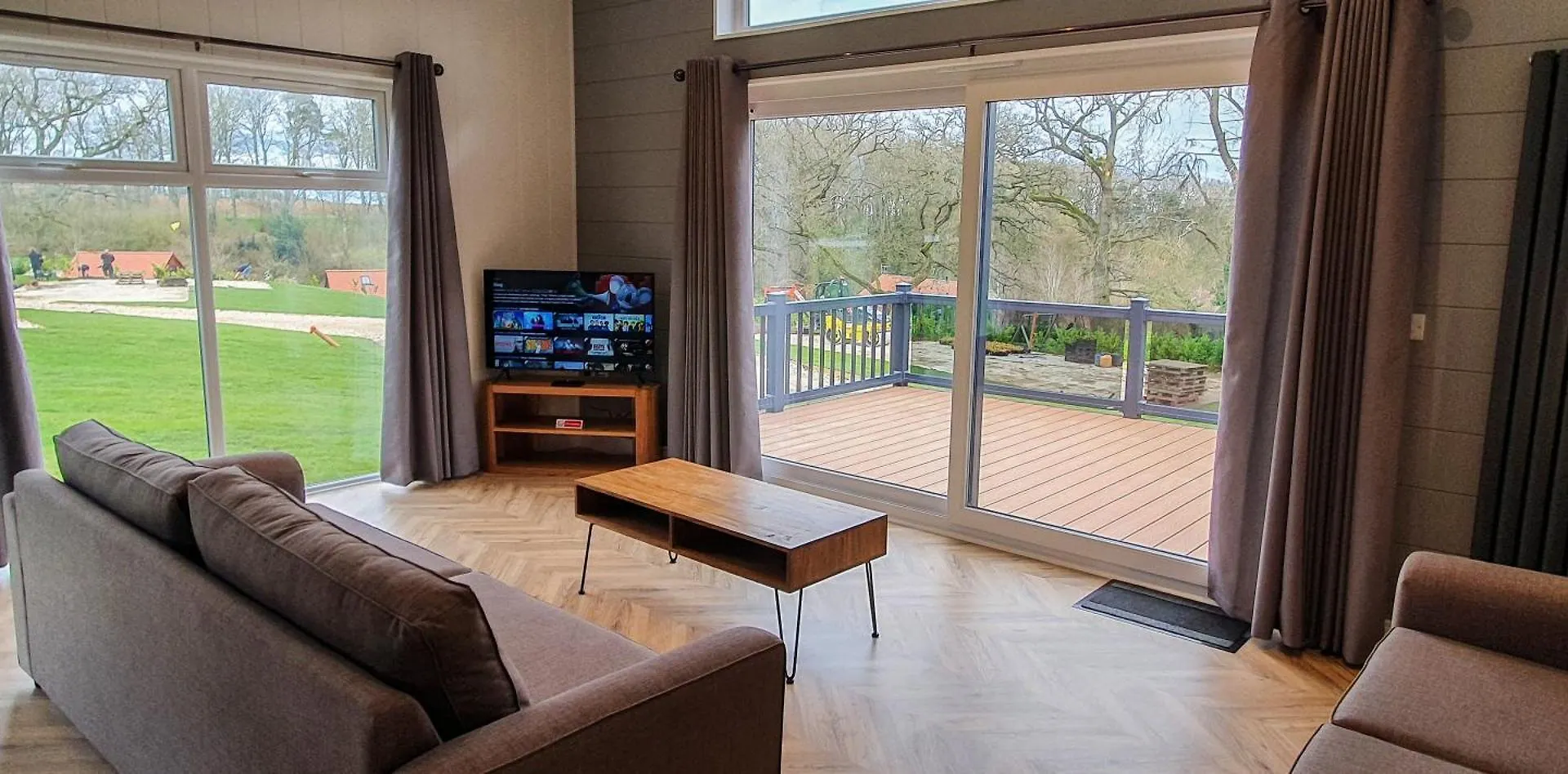 High Oaks Grange - Contemporary Lodges 피커링